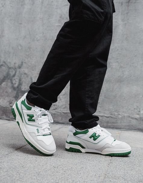 הכירו את New Balance 550 White Green - הסניקרס שיגרמו לכם להתבלט! NEW BALANCE | ShoeSale