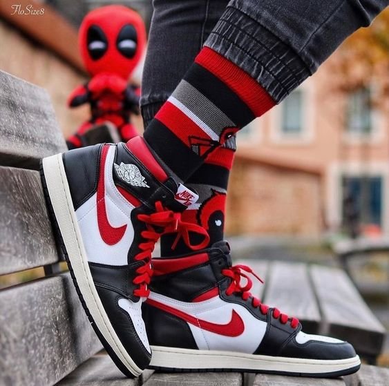 Air Jordan 1 Retro High Black Gym Red - סניקרס שמשדרגות כל הופעה AIR JORDAN | ShoeSale