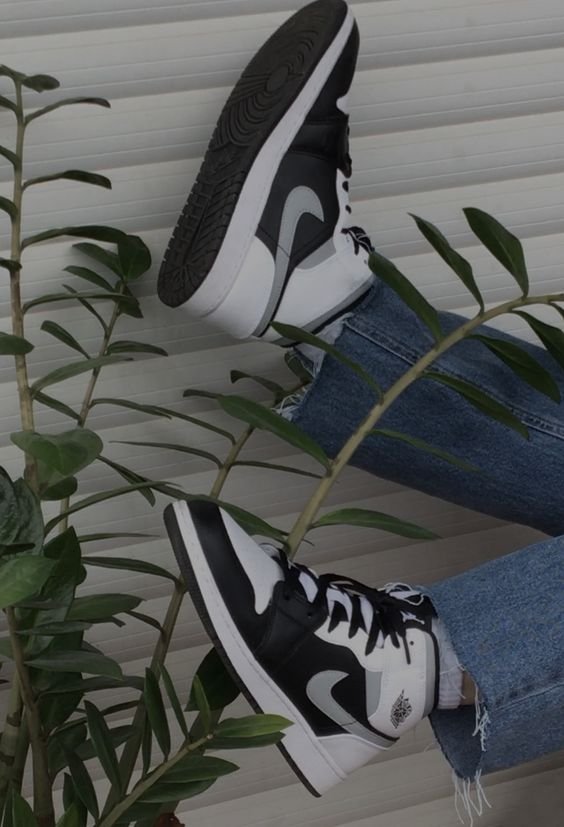 Air Jordan 1 Mid White Shadow - השקעה באופנה וסטייל הדגמים החמים | ShoeSale