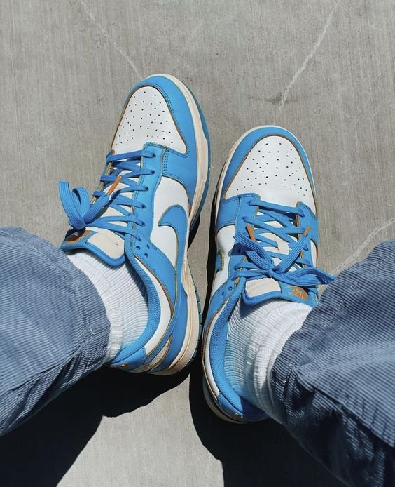 Dunk Low Sail Coast - הישג אופנתי בסניקרס שבים לאופנה! הדגמים החמים | ShoeSale