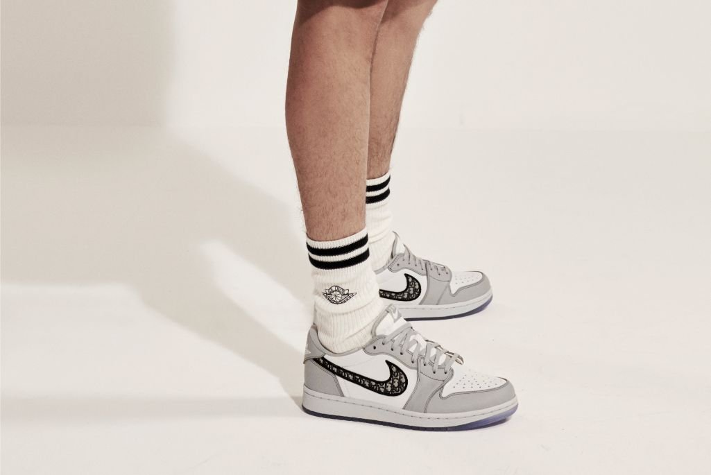 הקלאסיקה המודרנית: Air Jordan 1 Low Dior - סניקרס שמייצרות סטייל AIR JORDAN | ShoeSale