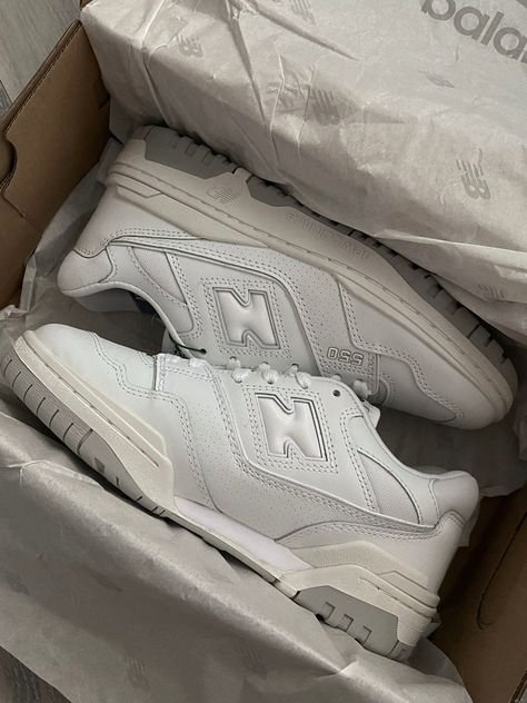 סניקרס New Balance 550 White Grey – החוויה המושלמת בכל צעד! NEW BALANCE | ShoeSale