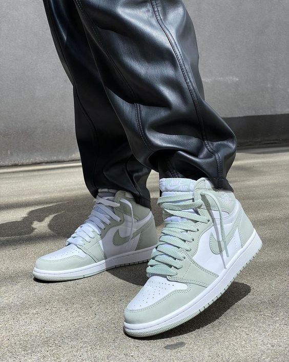 Air Jordan 1 High Og Seafoam – הצלחה אופנתית עם טוויסט הדגמים החמים | ShoeSale