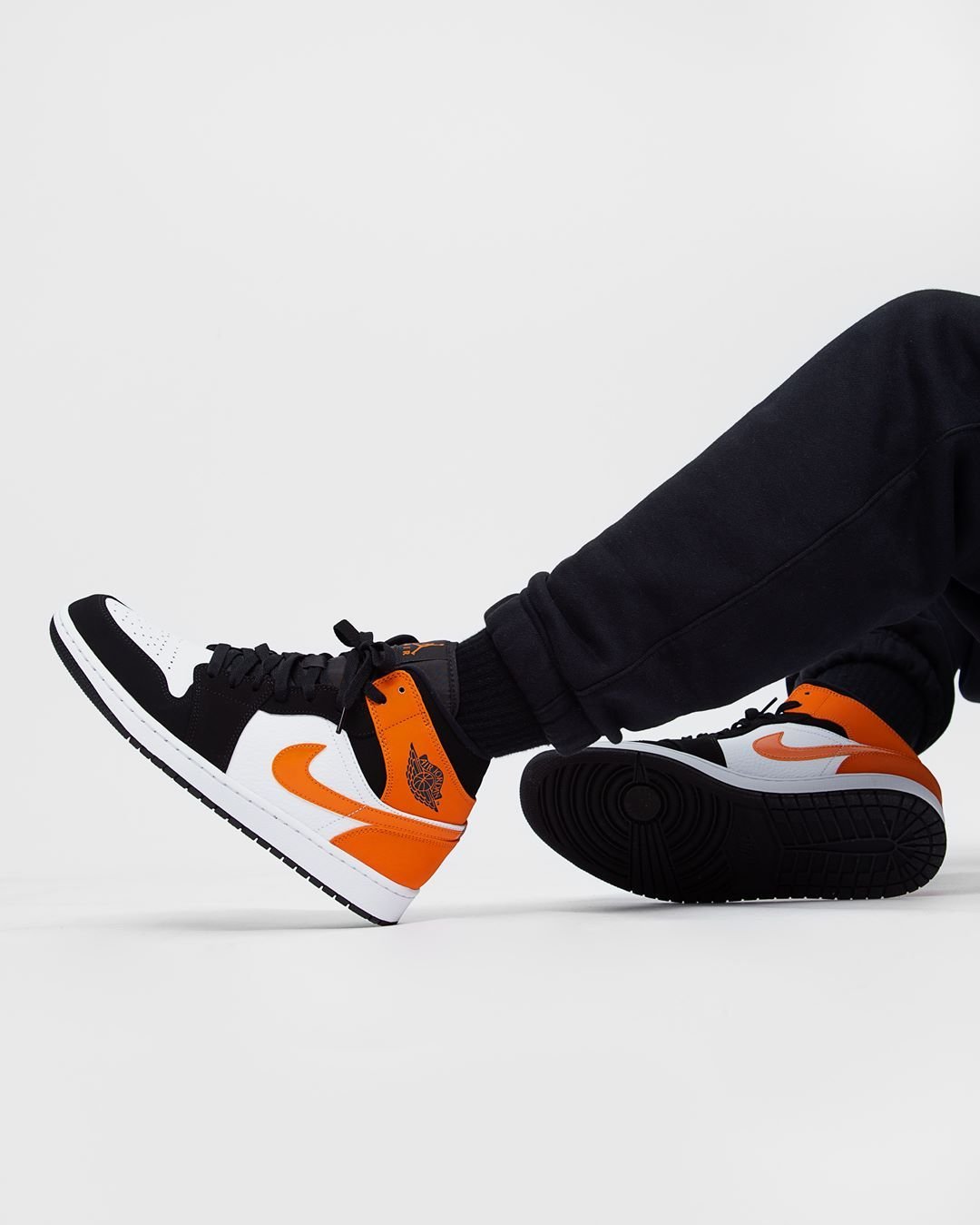 Air Jordan 1 Mid Shattered Backboard - הסניקרס שאסור לפספס! AIR JORDAN | ShoeSale