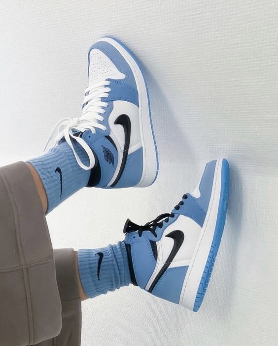 Air Jordan 1 High University Blue – הסניקרס שישדרגו כל לוק הדגמים החמים | ShoeSale