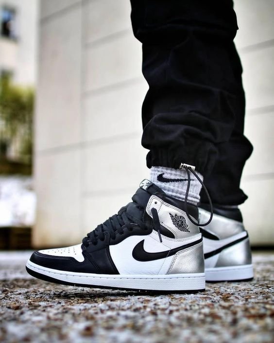 הסניקרס המדוברות – Air Jordan 1 Retro High Silver Toe AIR JORDAN | ShoeSale