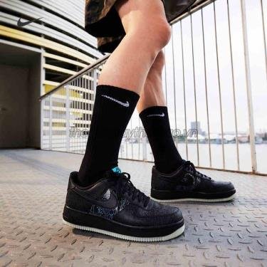 סוף סוף הגיע: נעלי Air Force 1 Low ’07 Computer Chip Space Jam – הטרנד המושלם לאופנה שלך! NIKE | ShoeSale