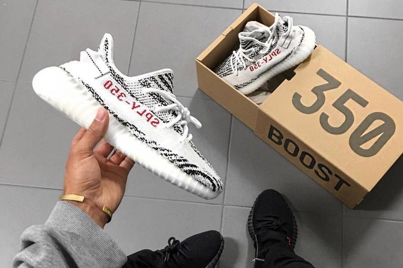 Yeezy Boost 350 V2 Zebra - סטייל ללא גבולות במחיר מנצח! הדגמים החמים | ShoeSale