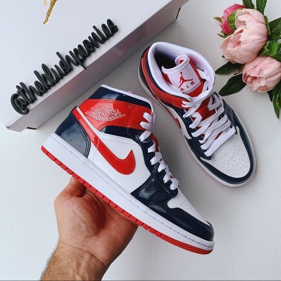 Air Jordan 1 Mid Champ Colors - נעליים שמגדירות אופנה AIR JORDAN | ShoeSale