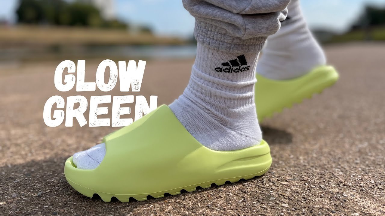 כפכפי Yeezy Slide Glow Green – הטרנד שמקפיץ את הסטייל שלך! Yeezy | ShoeSale