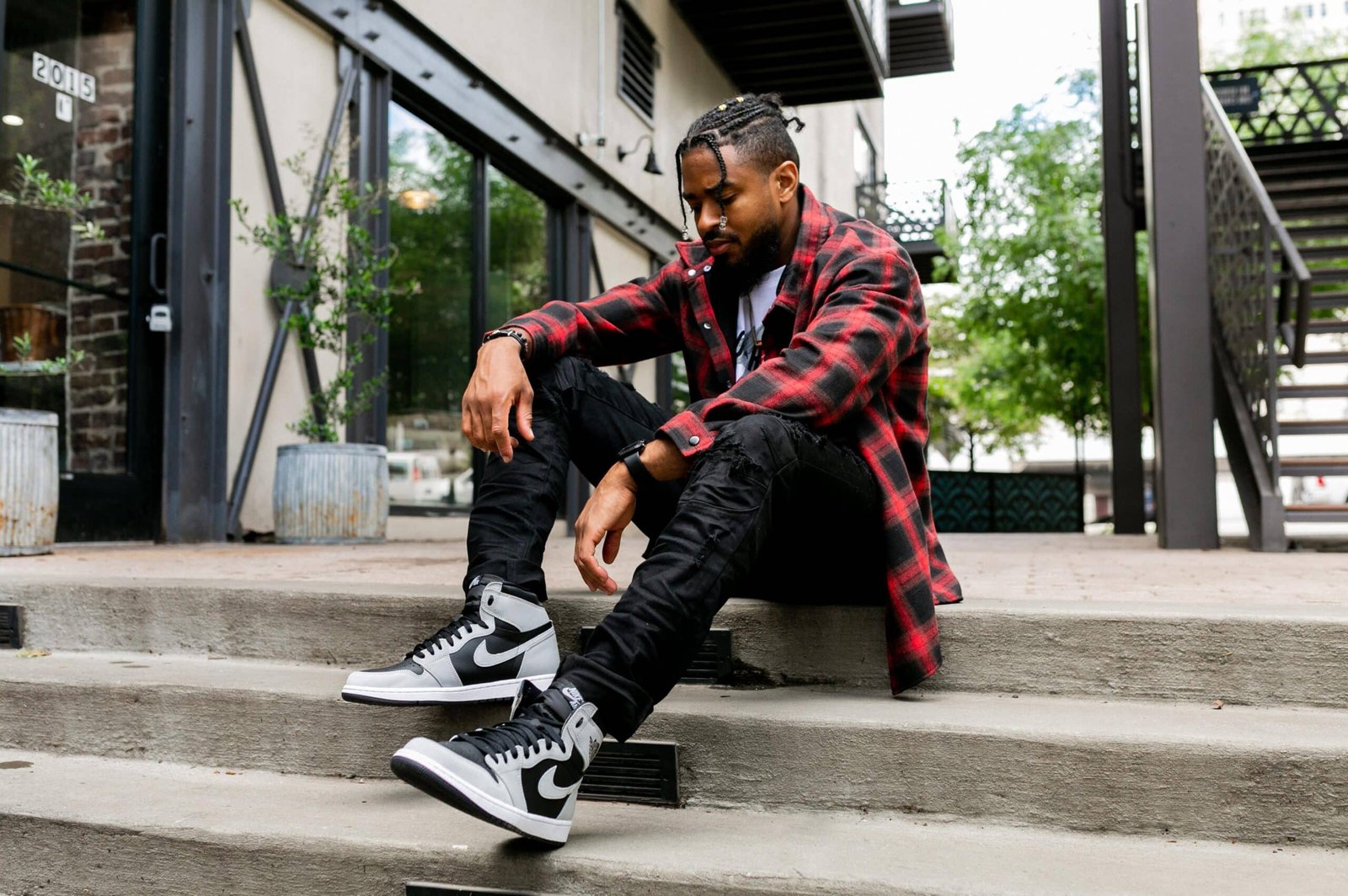 Air Jordan 1 Retro High Shadow 2.0 - הסניקרס שמגדירות אופנה הדגמים החמים | ShoeSale