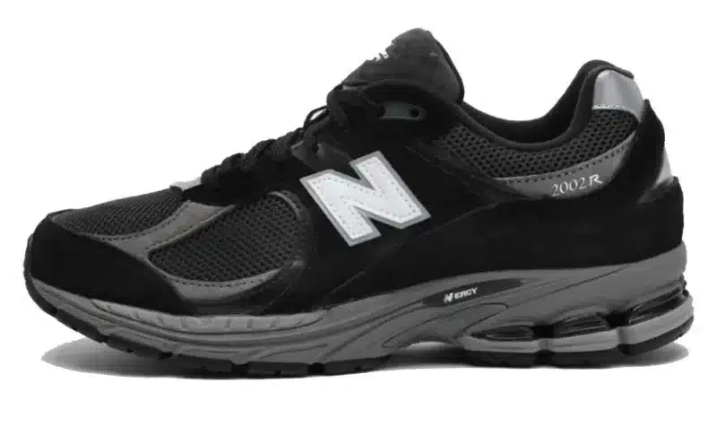 New Balance 2002R: הסטייל שלך מתחיל כאן! NEW BALANCE | ShoeSale