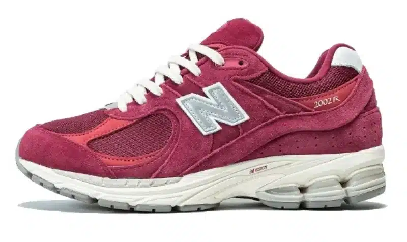 ניו באלנס 2002R בורדו - המדריך האולטימטיבי לסטייל NEW BALANCE | ShoeSale