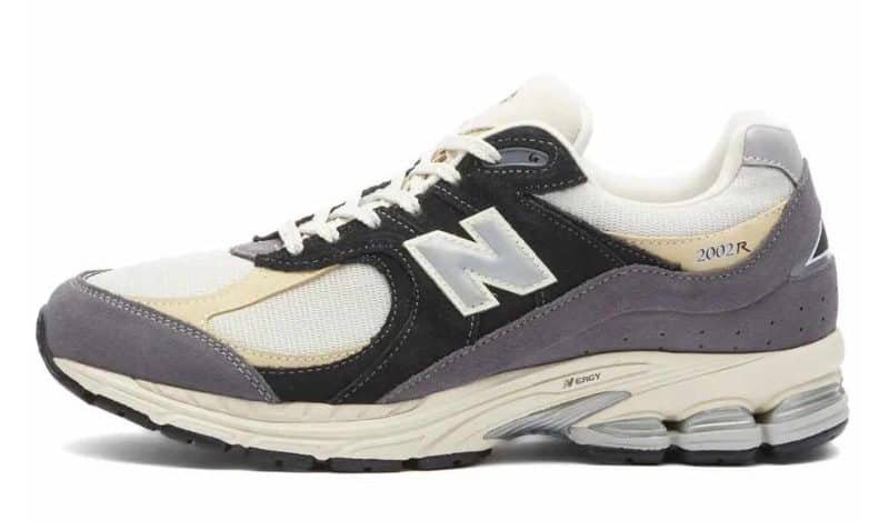 חדש! New Balance 2002R Magnet - הסניקרס שמשדרגות כל הופעה NEW BALANCE | ShoeSale