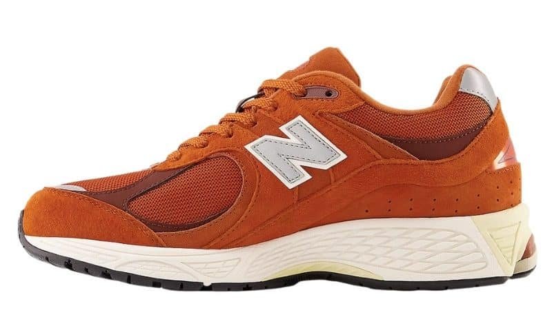 הכירו את New Balance 2002R Rust Oxide - סניקרס שמשדרות סטייל NEW BALANCE | ShoeSale