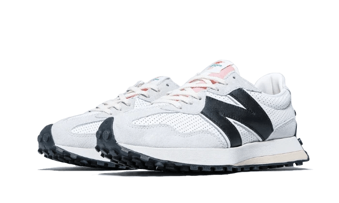 מצא את הסטייל המושלם עם New Balance 327 CASABLANCA BLACK LOGO NEW BALANCE | ShoeSale