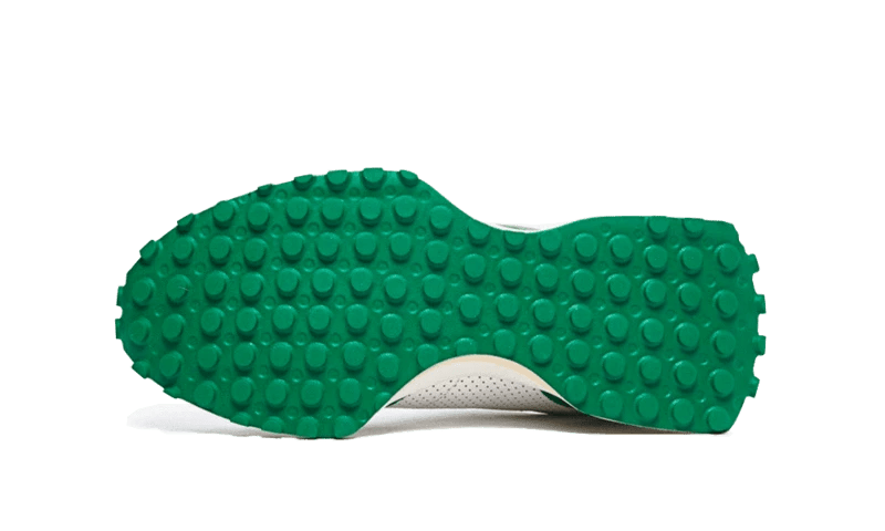 כנסו לסטייל החדש עם New Balance 327 CASABLANCA GREEN – תפסו את הטרנד! NEW BALANCE | ShoeSale