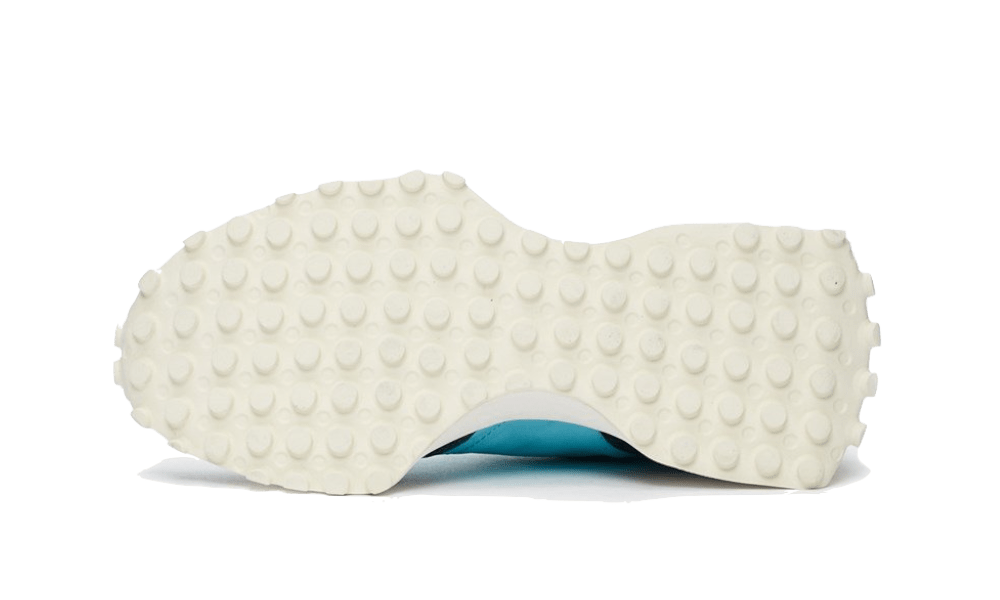 נועות קדימה עם New Balance 327 NAVY WHITE - הסניקרס ששובבות האופנה פוגשת נוחות מופלאה! NEW BALANCE | ShoeSale