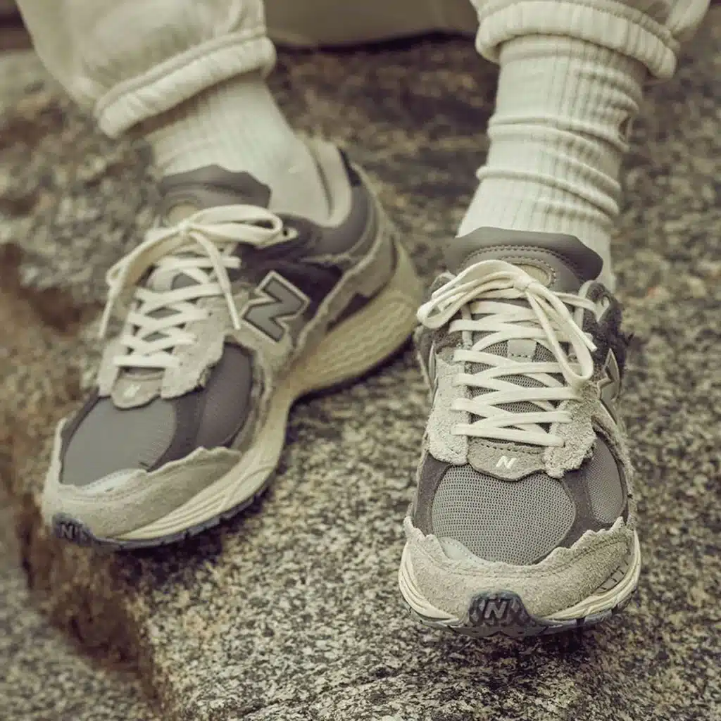 New Balance 2002R Protection Pack Rain Cloud - ההגנה על הסטייל שלך! NEW BALANCE | ShoeSale