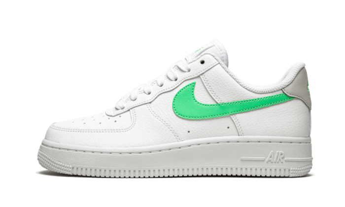 נעלי Air Force 1 Low ’07 Green Glow - ה-trend שיכניס אותך לאופנה! NIKE | ShoeSale