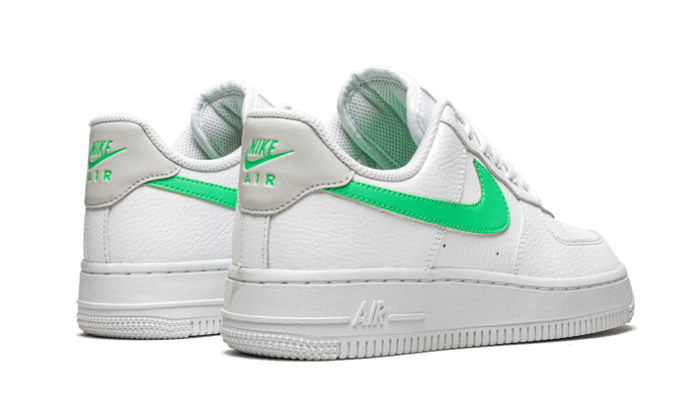 נעלי Air Force 1 Low ’07 Green Glow - ה-trend שיכניס אותך לאופנה! NIKE | ShoeSale