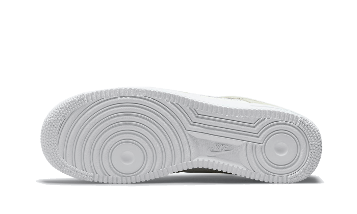 הנעל שמביאה את הסטייל שלך לשיא - Air Force 1 Low First Use Light Sail Red NIKE | ShoeSale