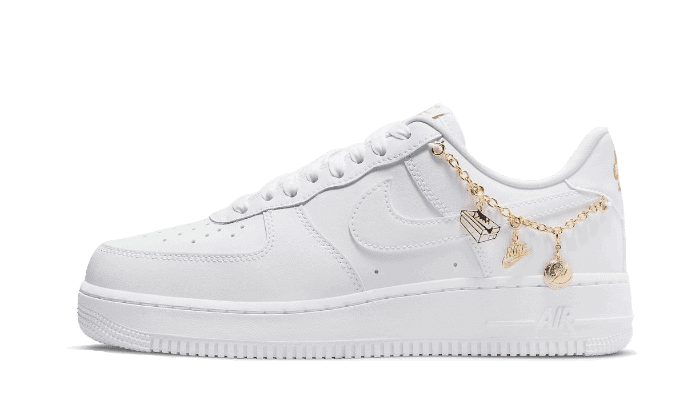 היו חלק מהאווירה: נעלי Air Force 1 Low LX Lucky Charms White! NIKE | ShoeSale