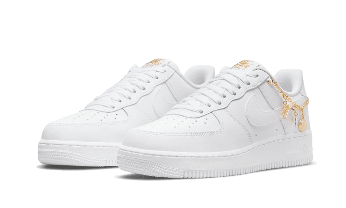 היו חלק מהאווירה: נעלי Air Force 1 Low LX Lucky Charms White! NIKE | ShoeSale
