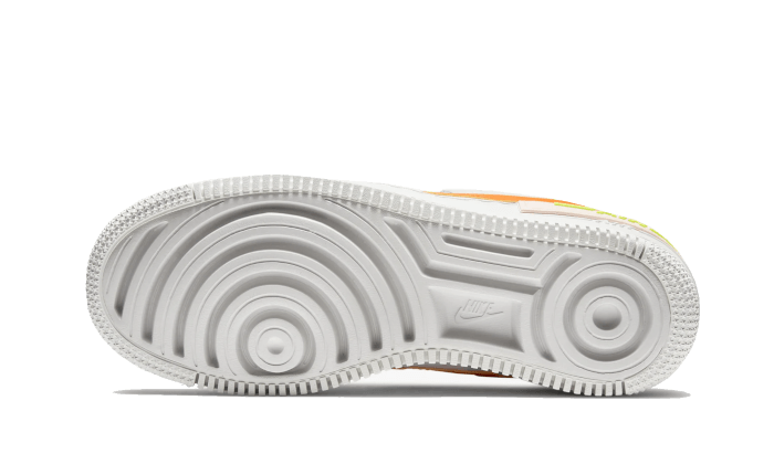 חזית הסטייל עם נייק אייר פורס 1 שדאו בצבעים Team Red Volt - רק ב-ShoeSale! NIKE | ShoeSale