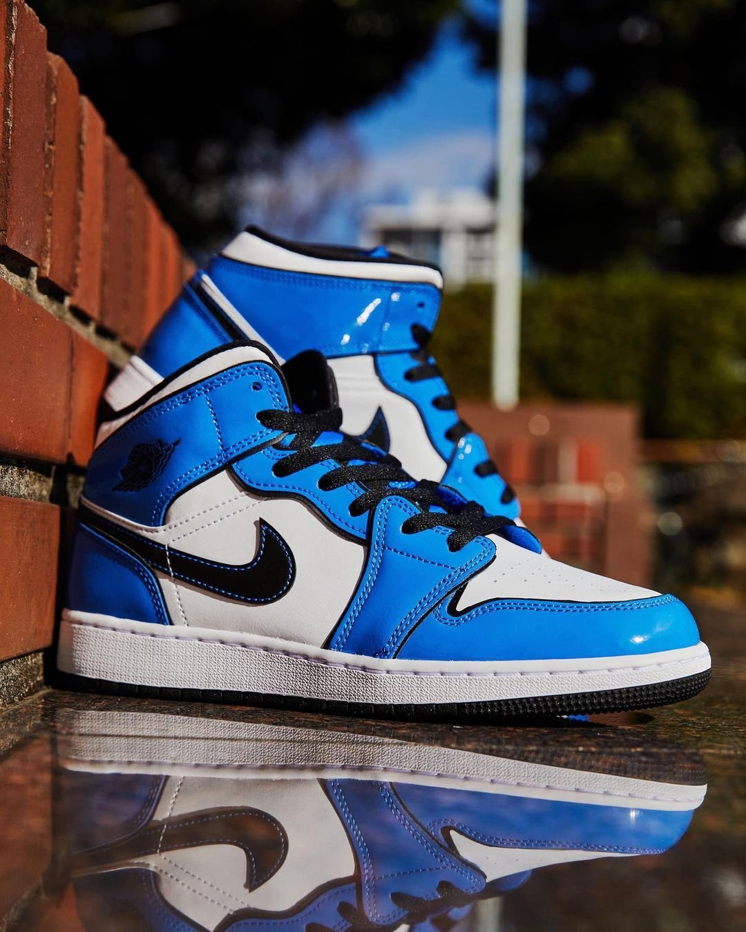 Air Jordan 1 Mid Signal Blue - הגשמת חלום האופנה שלך אצל ShoeSale! AIR JORDAN | ShoeSale