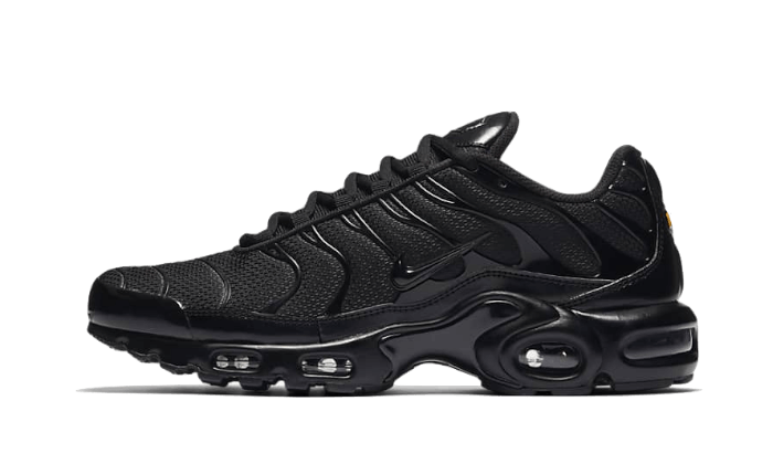 Nike Air Max Plus Triple Black - הנעל שזועקת סטייל NIKE | ShoeSale
