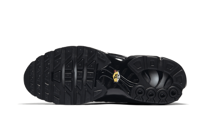 Nike Air Max Plus Triple Black - הנעל שזועקת סטייל NIKE | ShoeSale