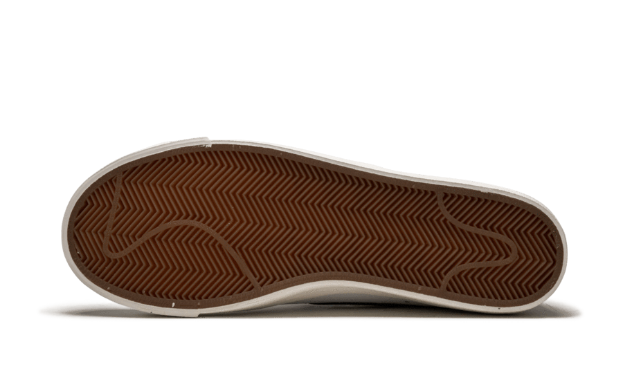 כנסו לעולם הסטייל עם נייק בלייזר MI 77 Vintage White Black NIKE | ShoeSale