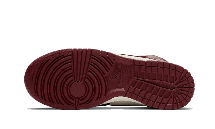 הכירו את Dunk High Sail Team Red - הסניקרס שישדרגו לכם את הסטייל! NIKE | ShoeSale