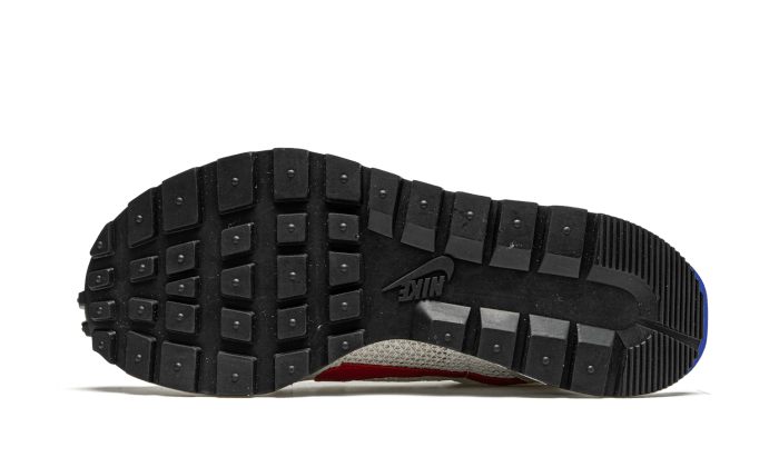 נייקי Vaporwaffle Sacai Sport Fuchsia Game Royal - סטייל שאין כמותו NIKE | ShoeSale