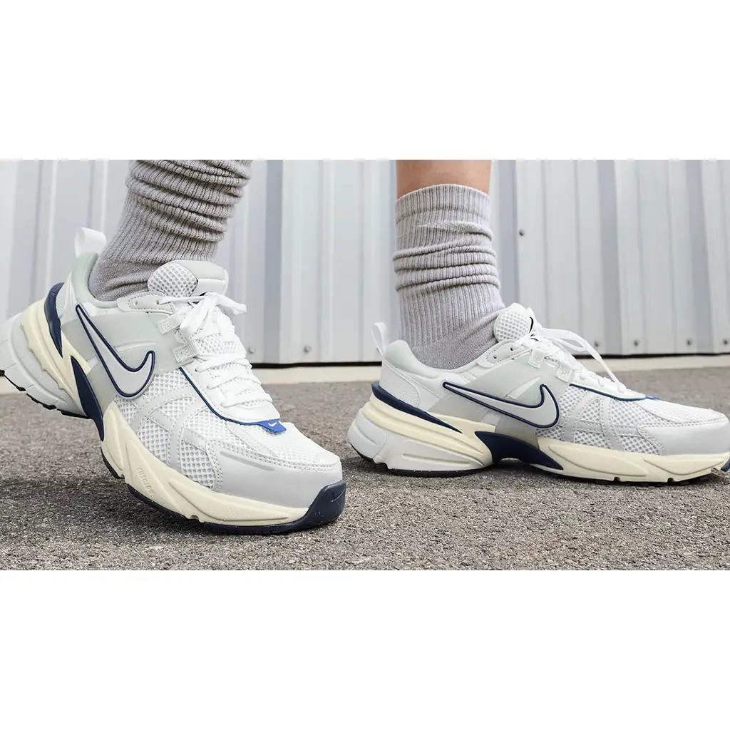 Nike V2K Run White Photon Dust - נעלי האופנה שלך לסתיו Nike V2K | ShoeSale