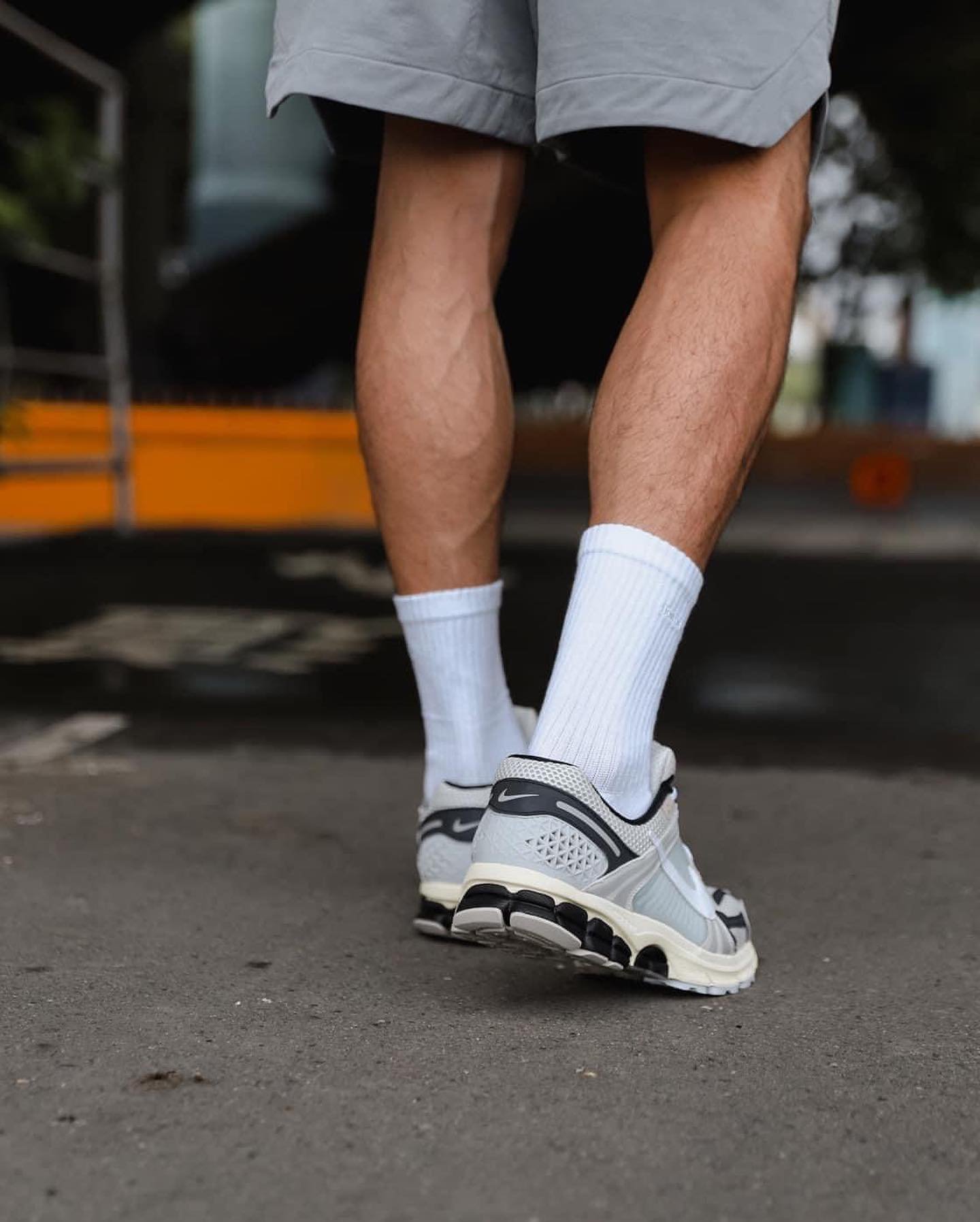 Nike Zoom Vomero 5 Supersonic - נעלי הספורט שיהפכו את כל ההופעות שלך לסטייל חסר תחרות Nike Zoom | ShoeSale