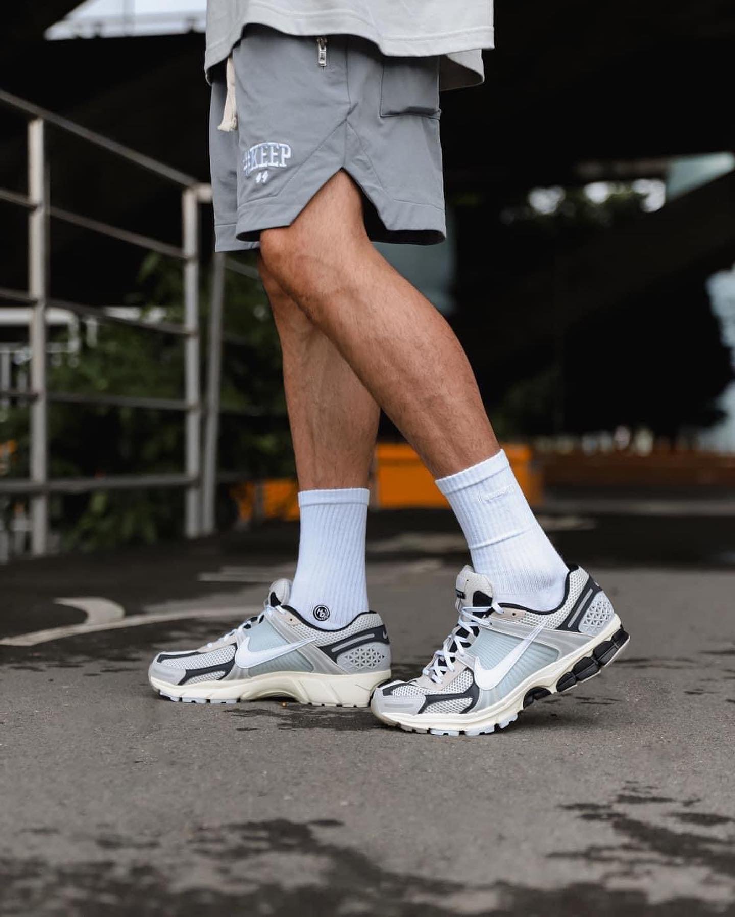 Nike Zoom Vomero 5 Supersonic - נעלי הספורט שיהפכו את כל ההופעות שלך לסטייל חסר תחרות Nike Zoom | ShoeSale