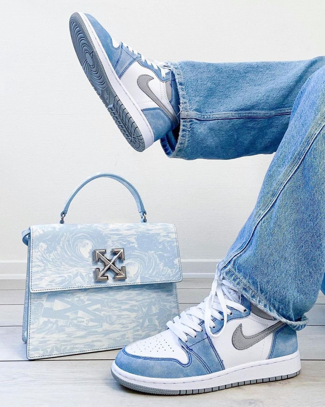 הכירו את Air Jordan 1 Retro High Og Hyper Royal - הדרך המושלמת לשדרג את הסטייל שלכם! הדגמים החמים | ShoeSale