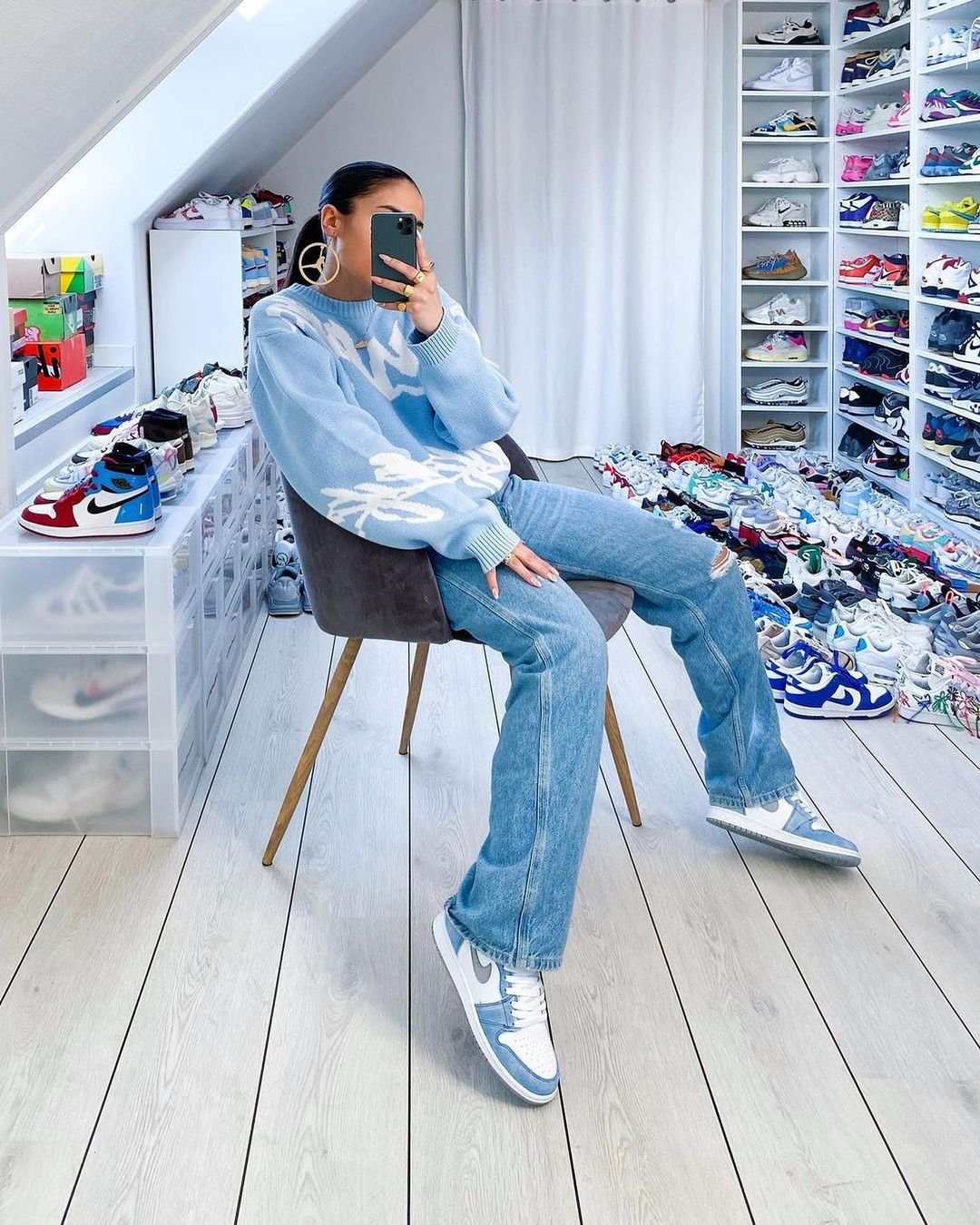 הכירו את Air Jordan 1 Retro High Og Hyper Royal - הדרך המושלמת לשדרג את הסטייל שלכם! הדגמים החמים | ShoeSale