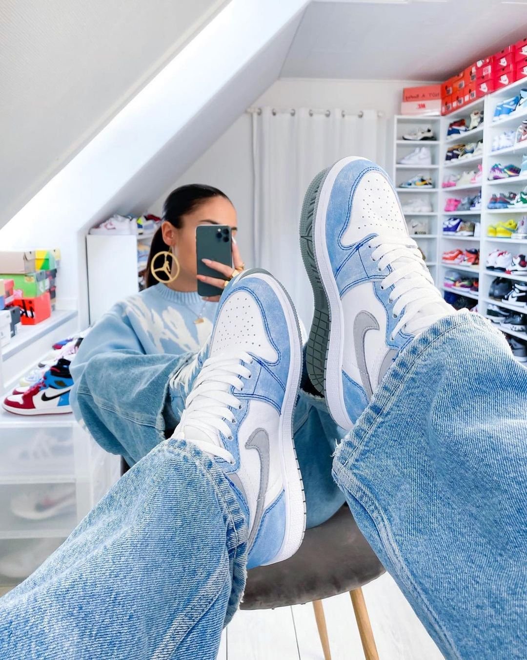 הכירו את Air Jordan 1 Retro High Og Hyper Royal - הדרך המושלמת לשדרג את הסטייל שלכם! הדגמים החמים | ShoeSale