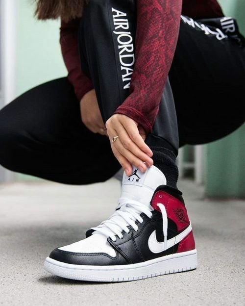 Air Jordan 1 Mid Noble Red - הסניקר המושלם לסטייל המיוחד שלך! AIR JORDAN | ShoeSale
