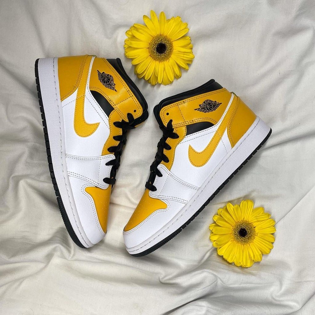 Air Jordan 1 Mid University Gold - הסניקרס שהופכות כל סטייל ללהיט! AIR JORDAN | ShoeSale